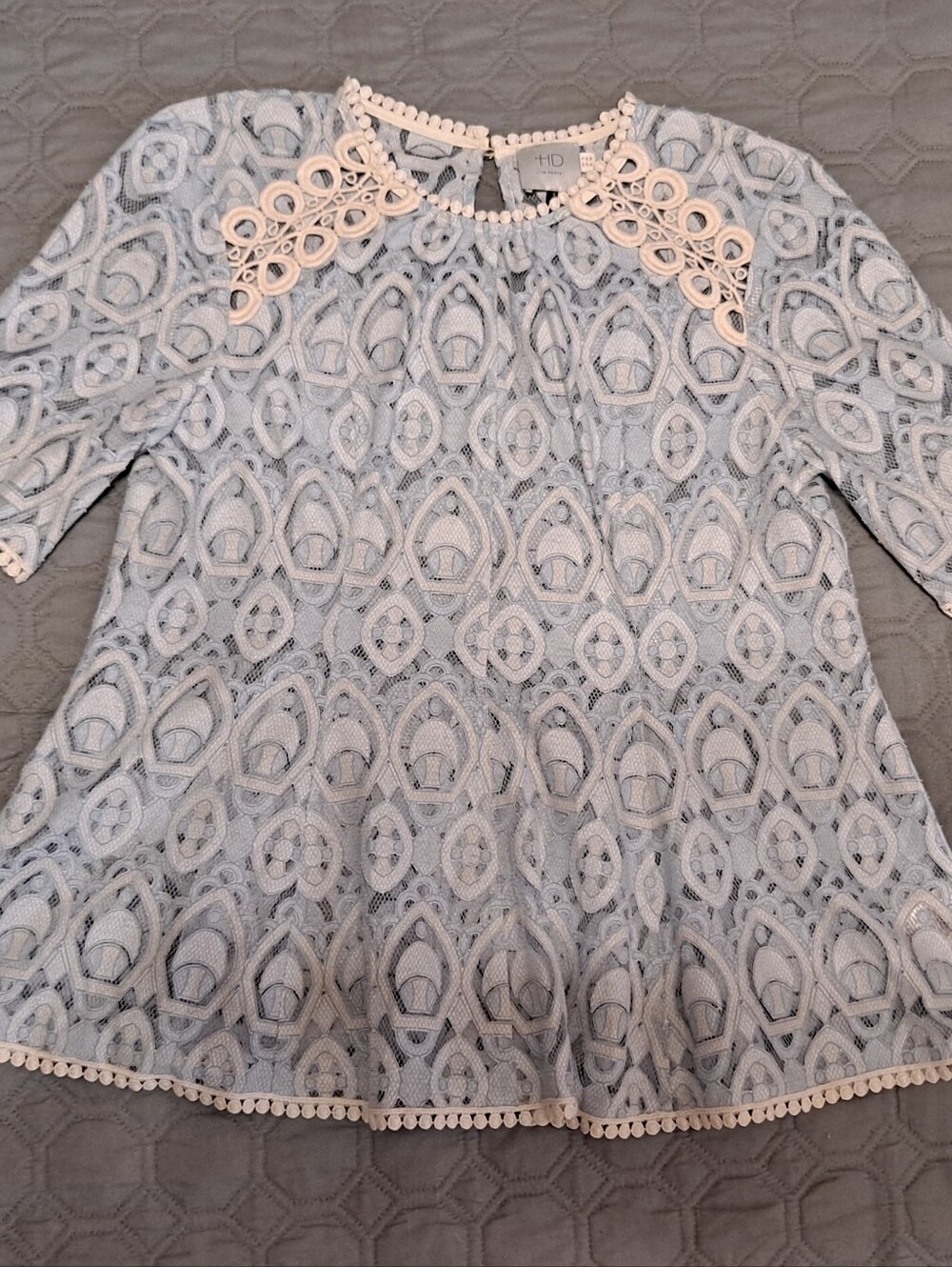HD in Paris Powder Blue Lace Tunic with Cream Crochet Trim Size 06